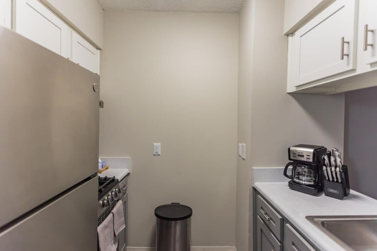 Cozy Memphis Apartment In Downtown High-Rise Exterior photo